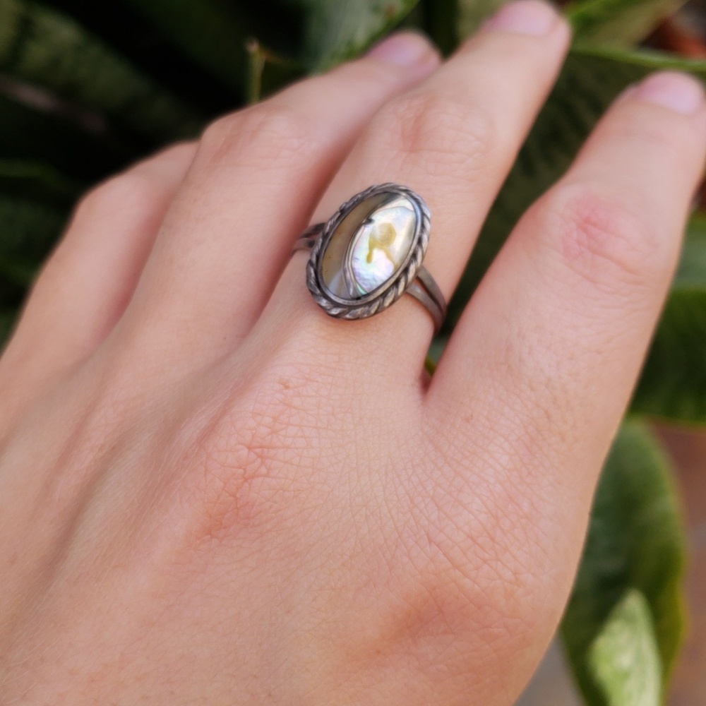 Sterling Black Mother of Pearl Ring - Size 7